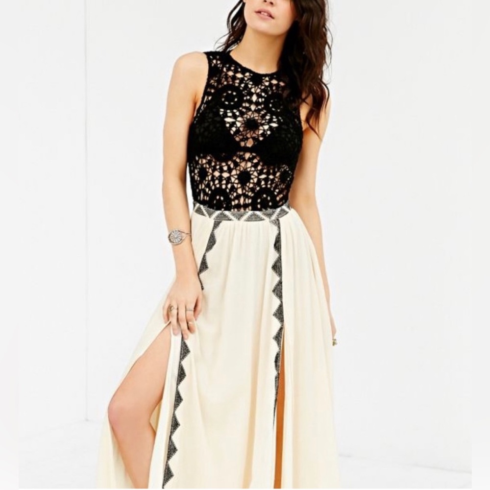Amuse Society UO Sia Crochet Bodice Maxi Dress.